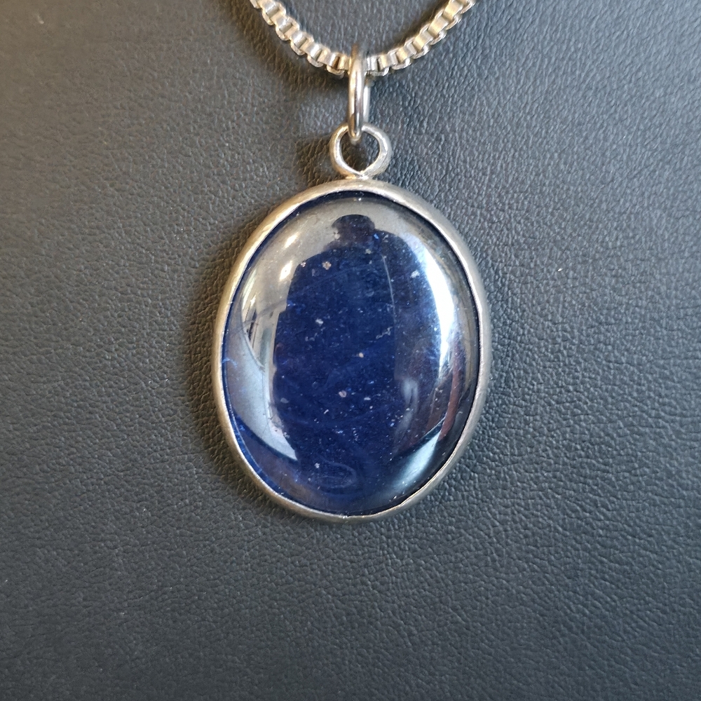 Vintage Blue Glass Cabochon Pendant Necklace (Mid-Century, c. 1940–1960) - Picture 2 of 6